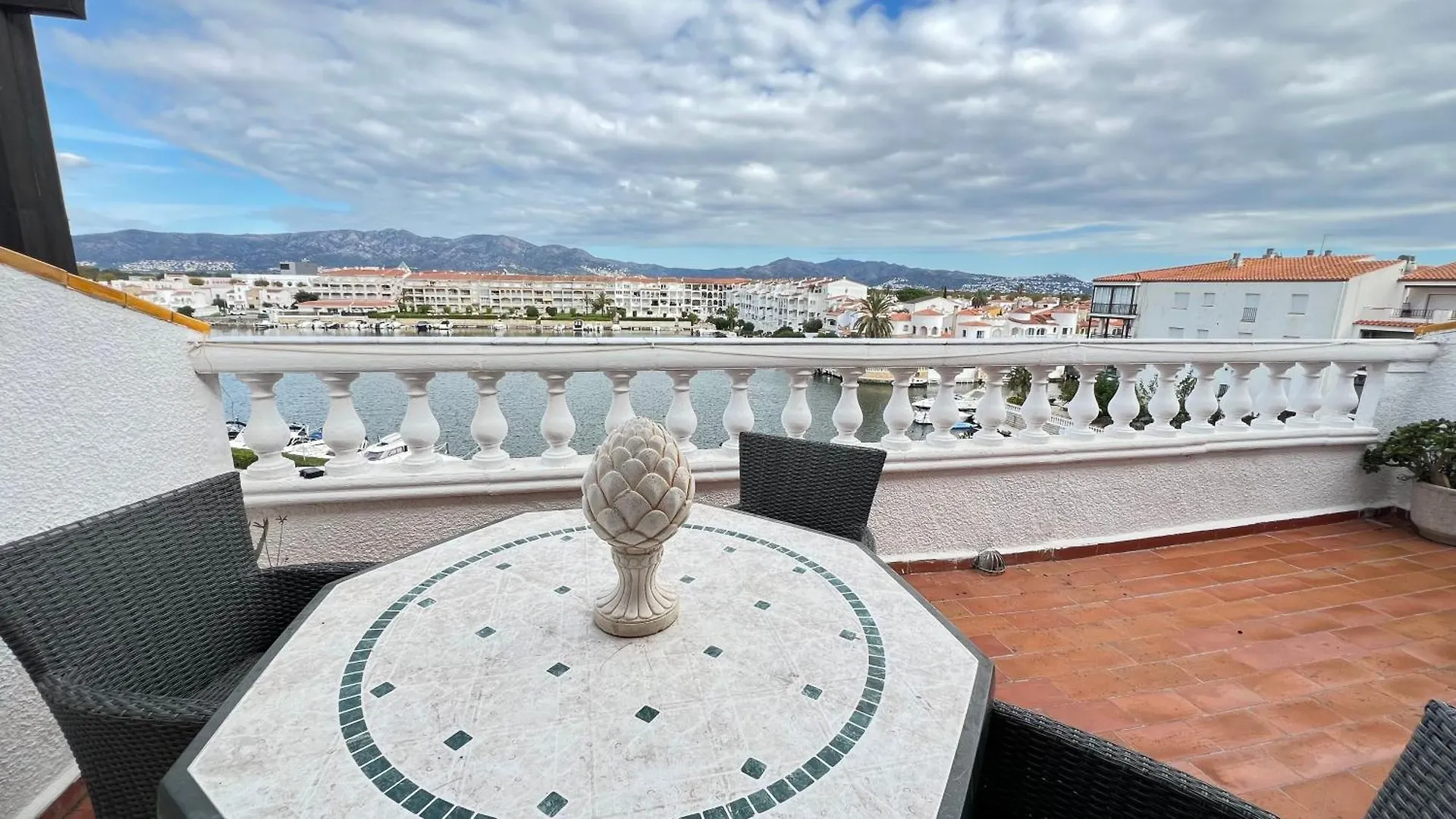 Apartamento Gran Lago Con Vistas Al Canal Ampuriabrava España